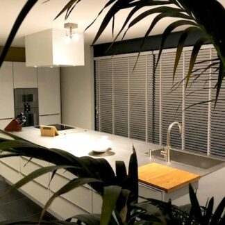 Jaloezieën, leverbaar in Hout, Bamboe, PVC en Aluminium